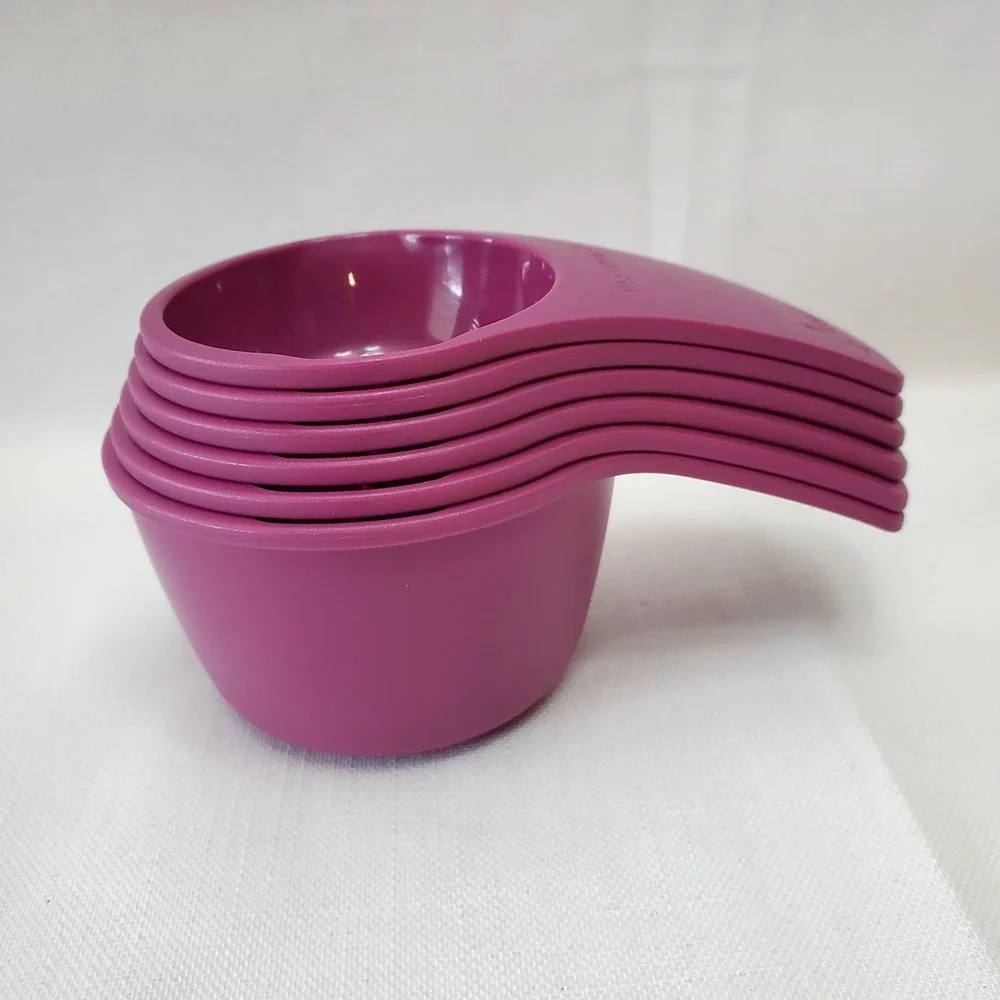 Tupperware Magenta Measuring Cups Set 7 Pc 1/4 to 1 Cup‎ Nesting Stackable (NOS)